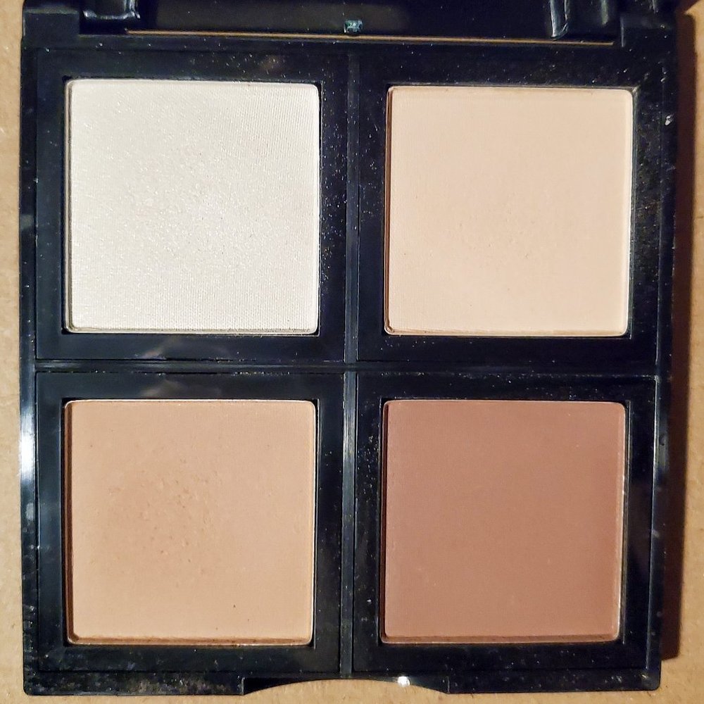E.L.F. Contour Palette Light/Medium New